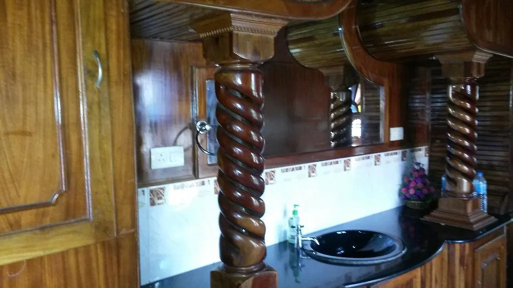 Hotel na wodzie Hotel Kv Houseboats Alappuzha