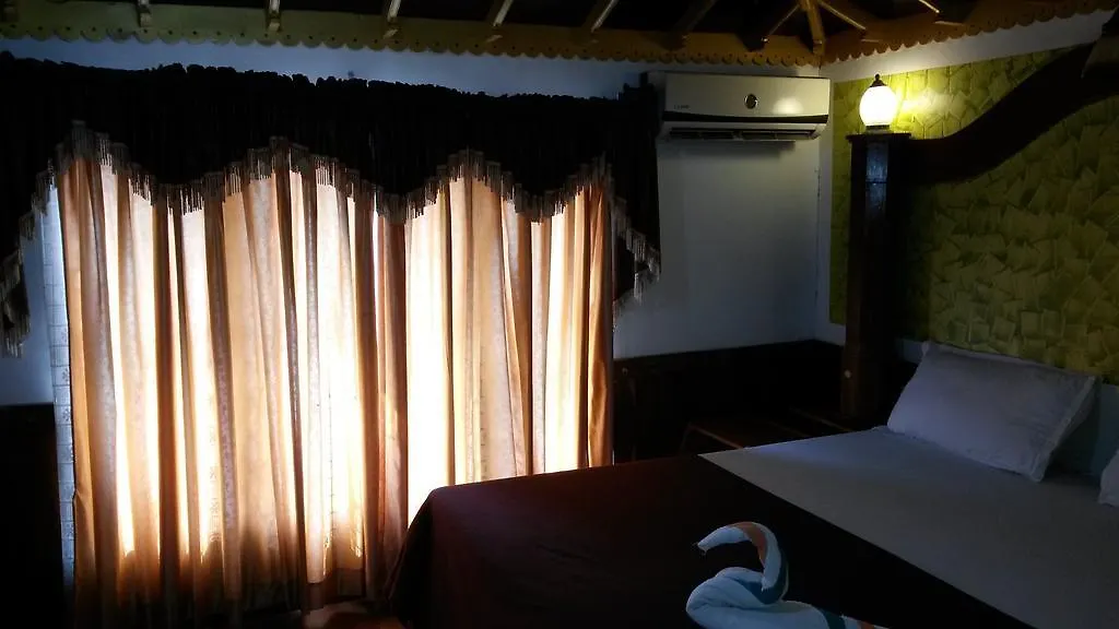 Hotel Kv Houseboats Alappuzha Botel